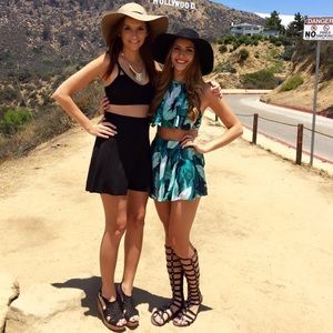 Two piece green leaf set